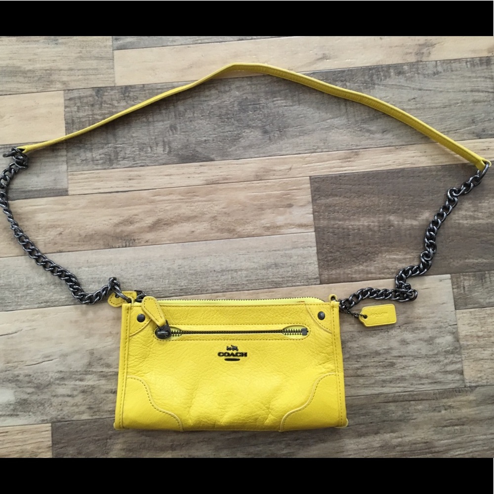 COACH CROSSBODY PURSE COLOR YELLOW PRETTY